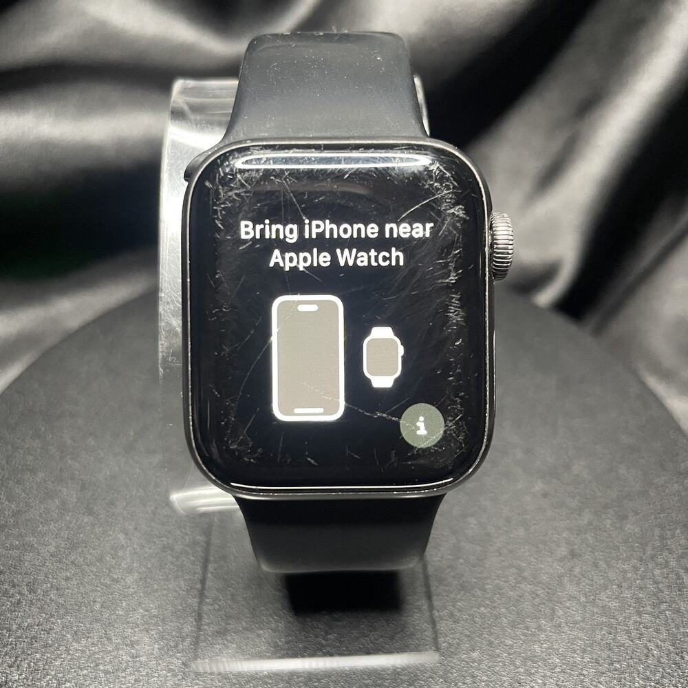 Apple Watch Series 5 40mm Grey Aluminum Case Black Silicone Band Unlocked